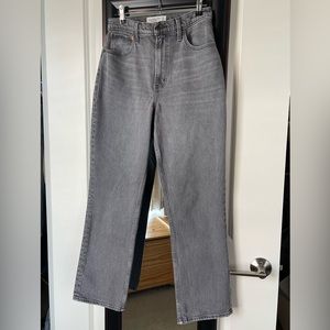 A&F CURVE LOVE Size 27S/4S 90s Ultra High Rise Straight Jeans (Grey Wash)